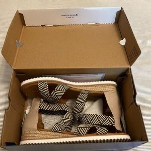 Sketchers Bobs zip gladiator style sandal Size 11